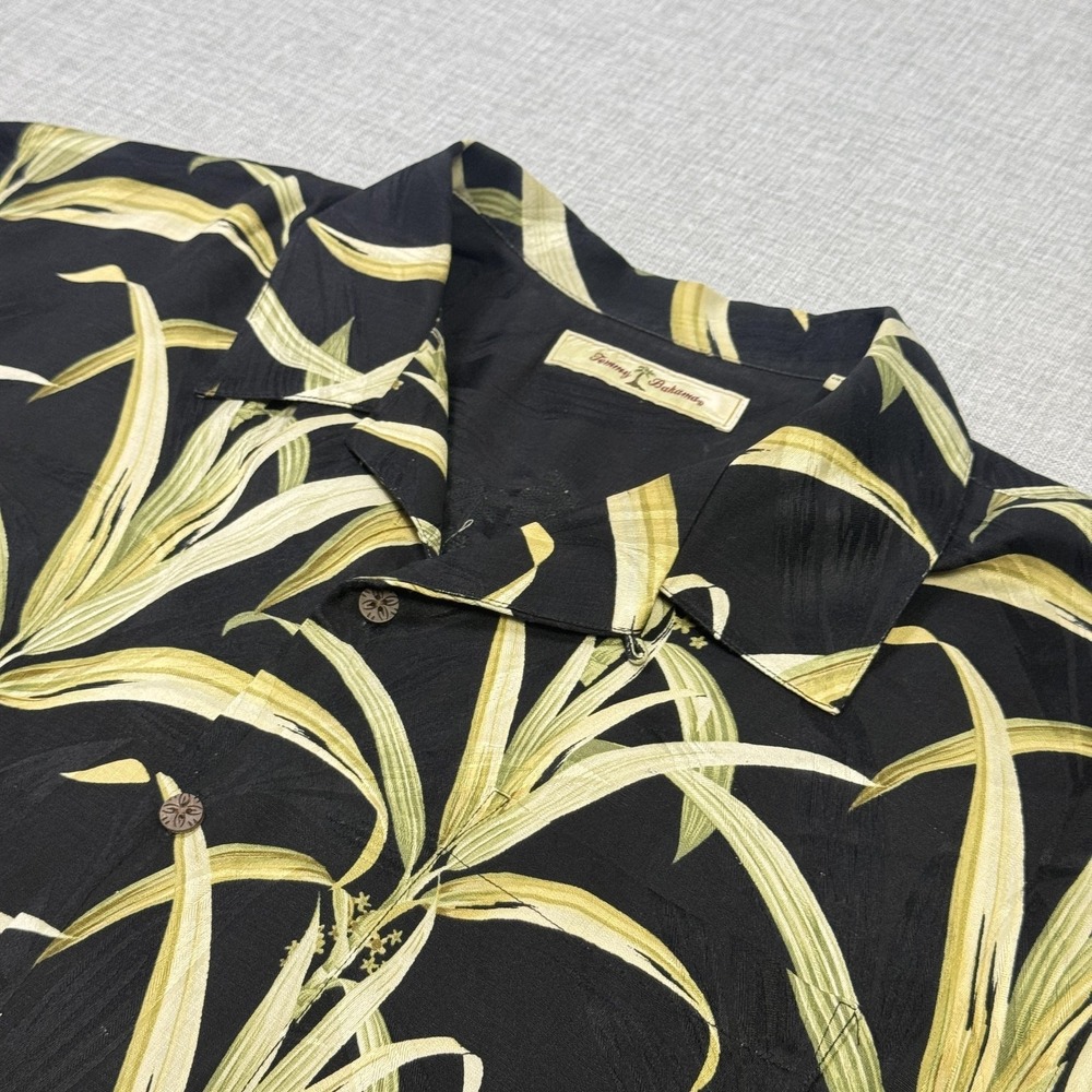 Tommy Bahama Aloha Hawaiian Button Shirt Mens L Black Floral‎ Silk Short Sleeve